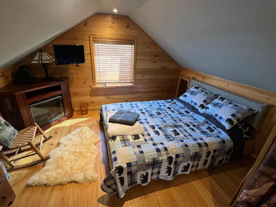 Cubs Den - Hot Tub- Walk To Lake- Fire Pit - Kayaks Oakland Exterior photo