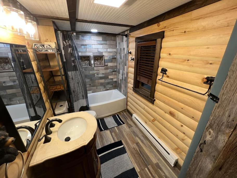 Cubs Den - Hot Tub- Walk To Lake- Fire Pit - Kayaks Oakland Exterior photo