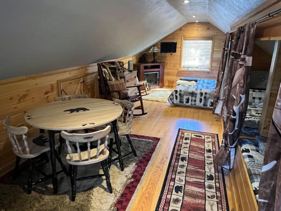 Cubs Den - Hot Tub- Walk To Lake- Fire Pit - Kayaks Oakland Exterior photo